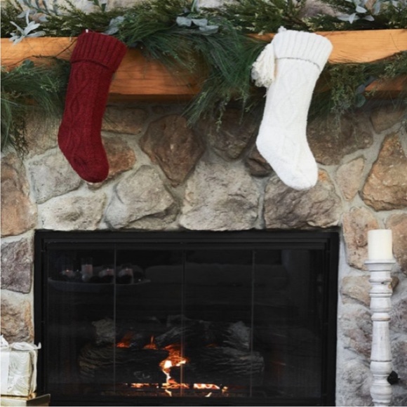 ♥️BAREFOOT DREAMS COZY CHIC HOLIDAY CRIMSON CABLE STOCKING - Picture 1 of 4